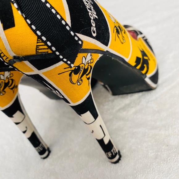 Almost Brand New Super Stylish GEORGIA TECH Heels - Box 41 - Picture 7 of 7